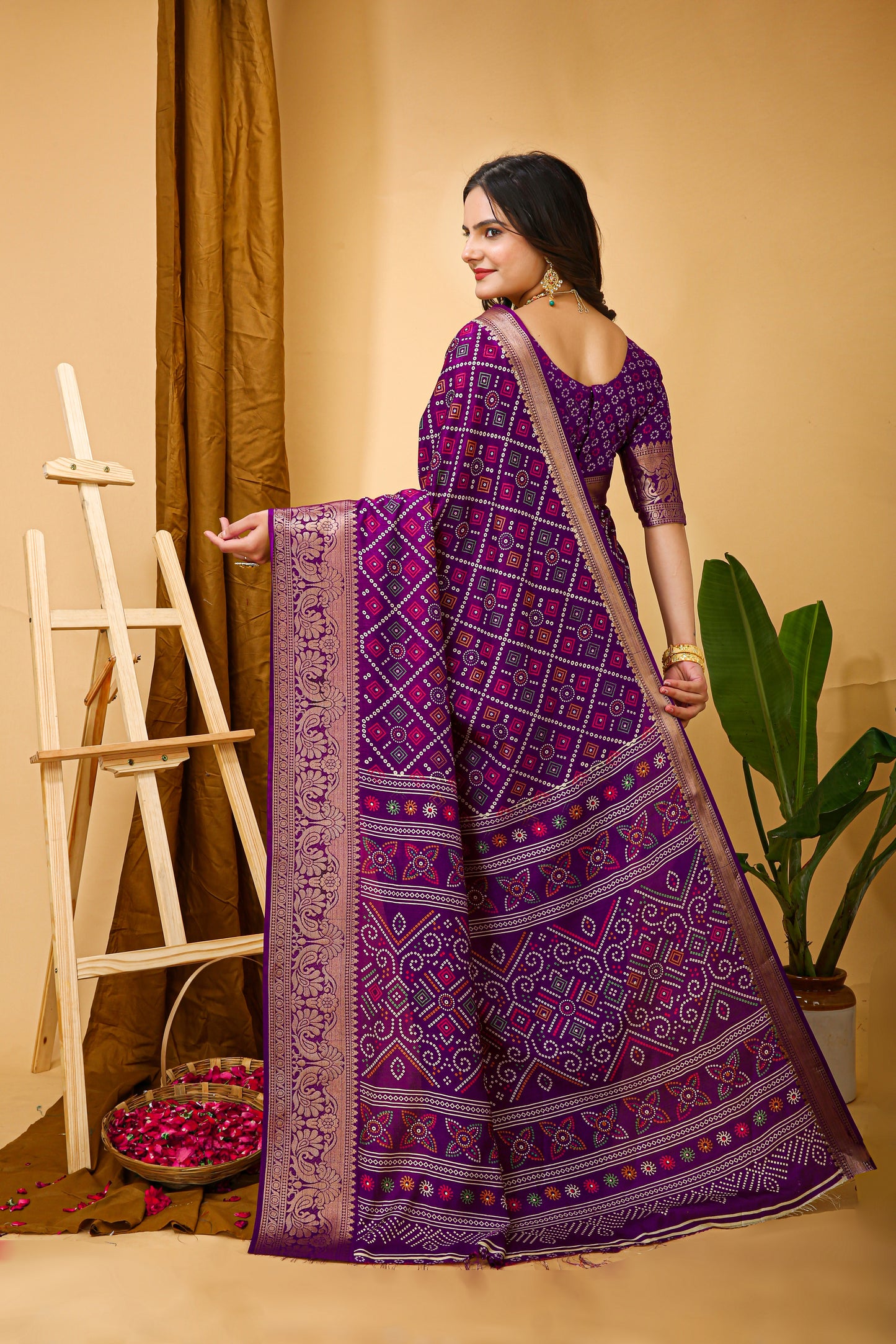 Bandhani Printed Zari Saree With Blouse Piece For Women